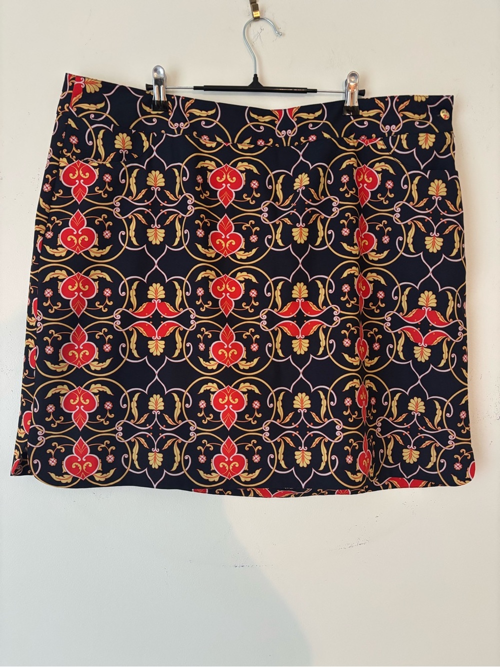 EP Pro Golf Skort Black Patterned A-Line with Red and Gold Motif Athletic Sz 20